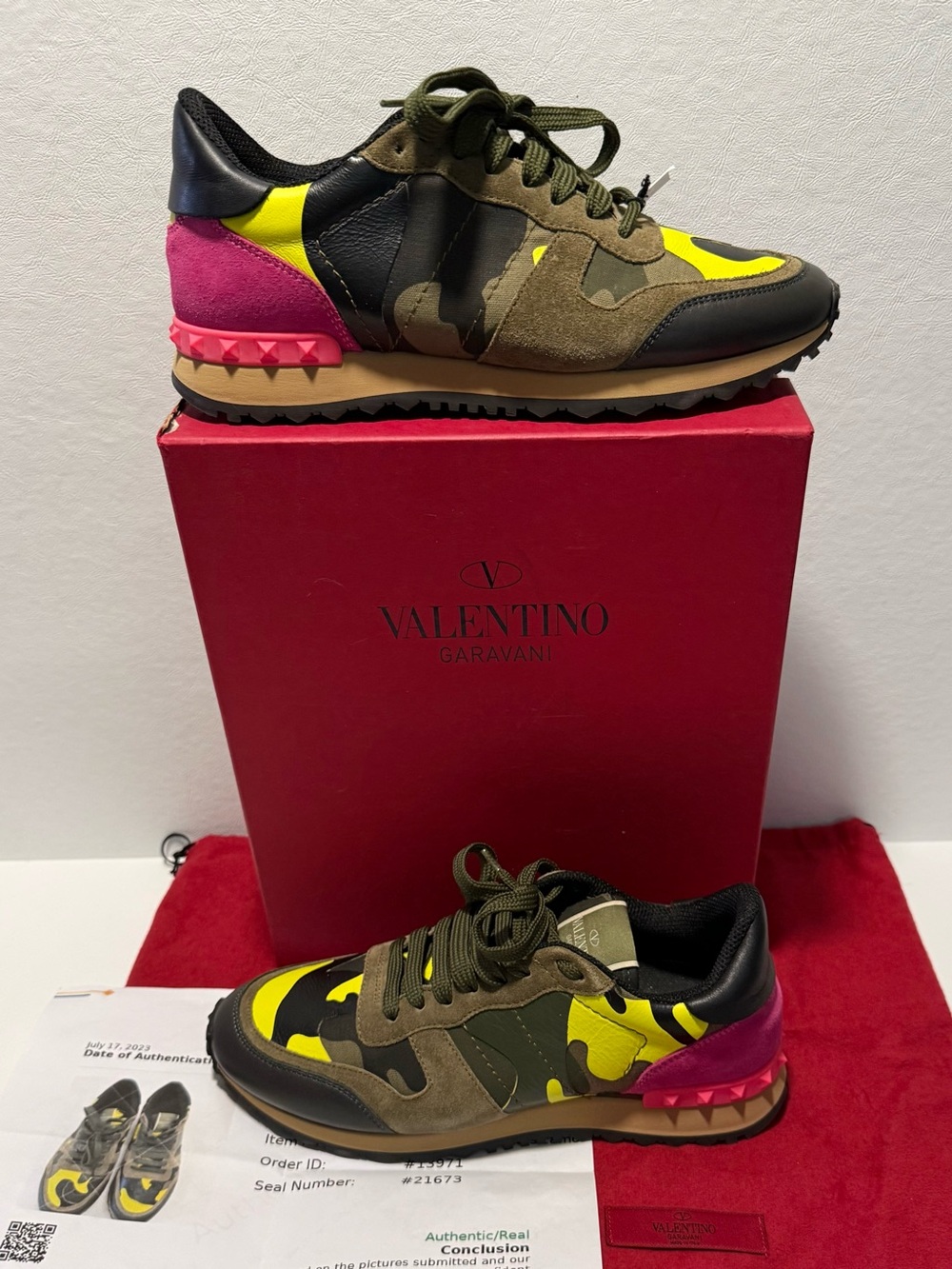 Valentino Garavani Camouflage Rockstud Runner Sneakers Full inclusion
